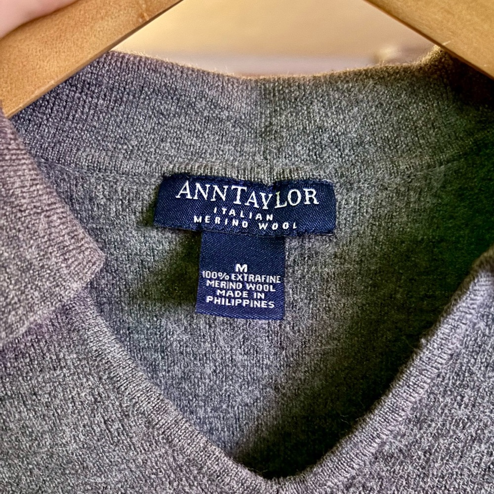 Ann Taylor Charcoal V-Neck Women’s Sweater - Picture 2 of 2